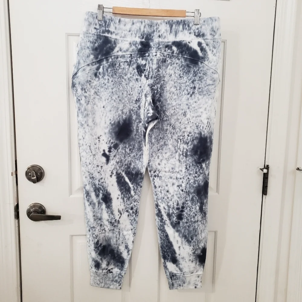 Lululemon Athletica warm down jogger marble dye Size 14